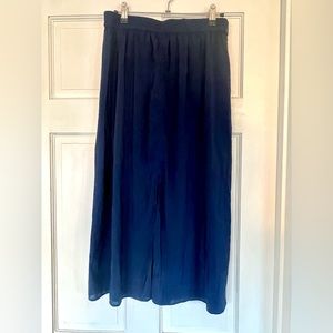 H&M size 8 navy blue midi skirt with slit in great preloved condition